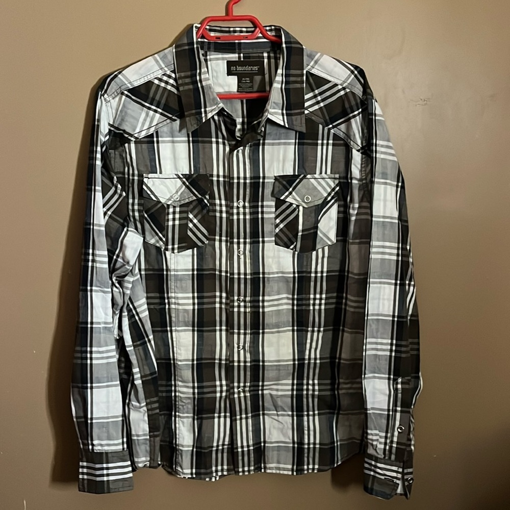 😄Western style snap up shirt.  L3